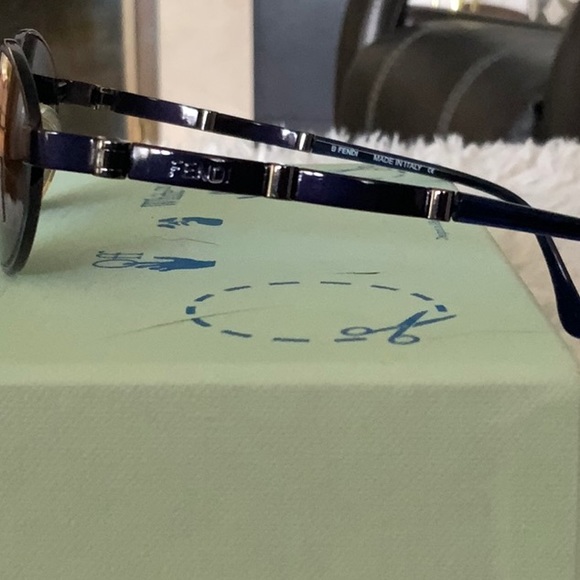 Fendi sunglasses - Picture 4 of 7